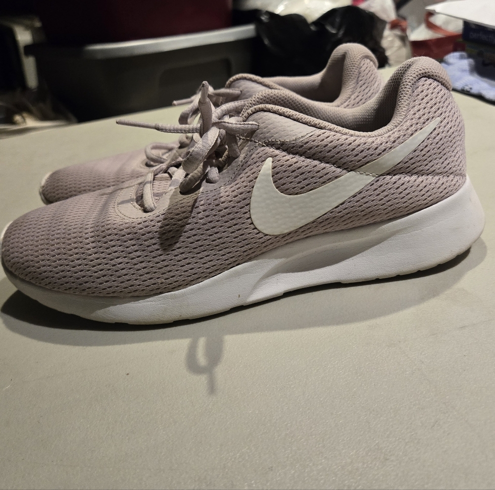 Women's Nike Tanjun Pink Athletic Sneaker